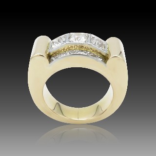 Bague Tank vers 1950 en or 18k et platine avec diamants . Taille 56 .