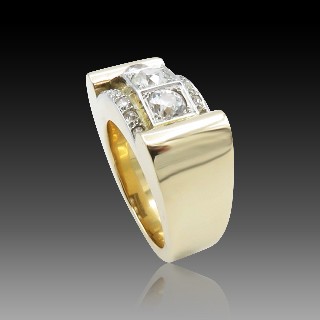 Bague Tank vers 1950 en or 18k et platine avec diamants . Taille 56 .