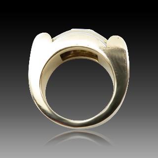 Bague Tank vers 1950 en or 18k et platine avec diamants . Taille 56 .