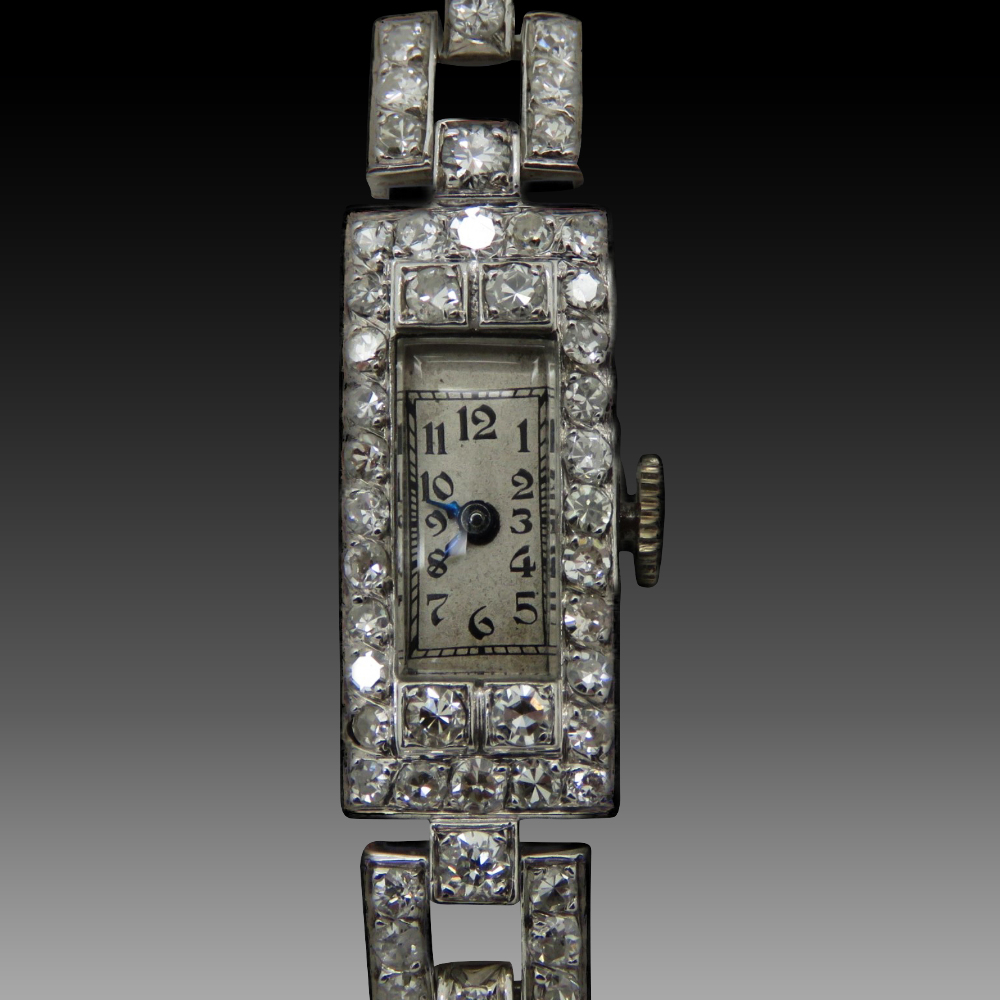 Montre dame Art DÃ©co en platine avec 2.30 Cts de diamants